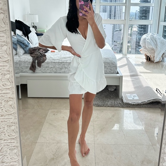 Topshop Dresses & Skirts - TopShop Beach to Brunch Wrap Dress